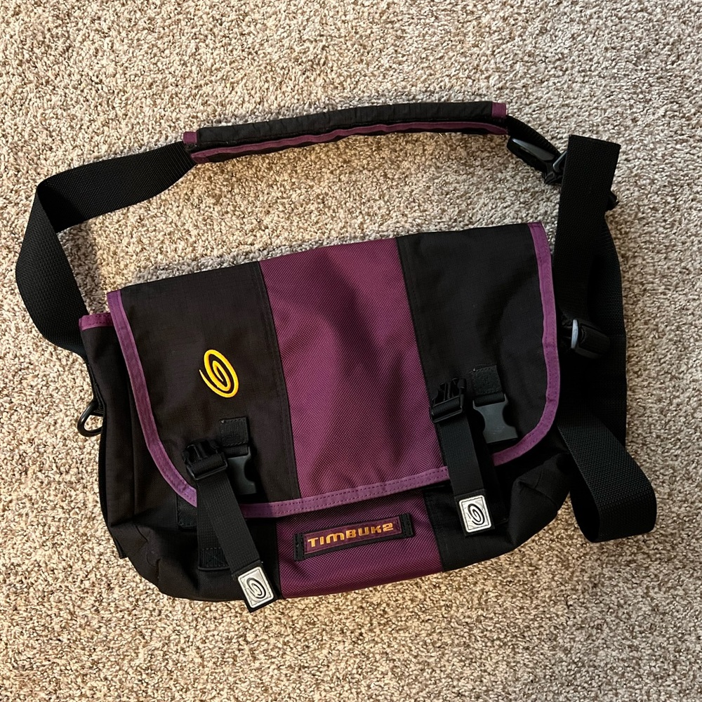 Timbuk2 Classic Medium Messenger Bag Black/Purple
